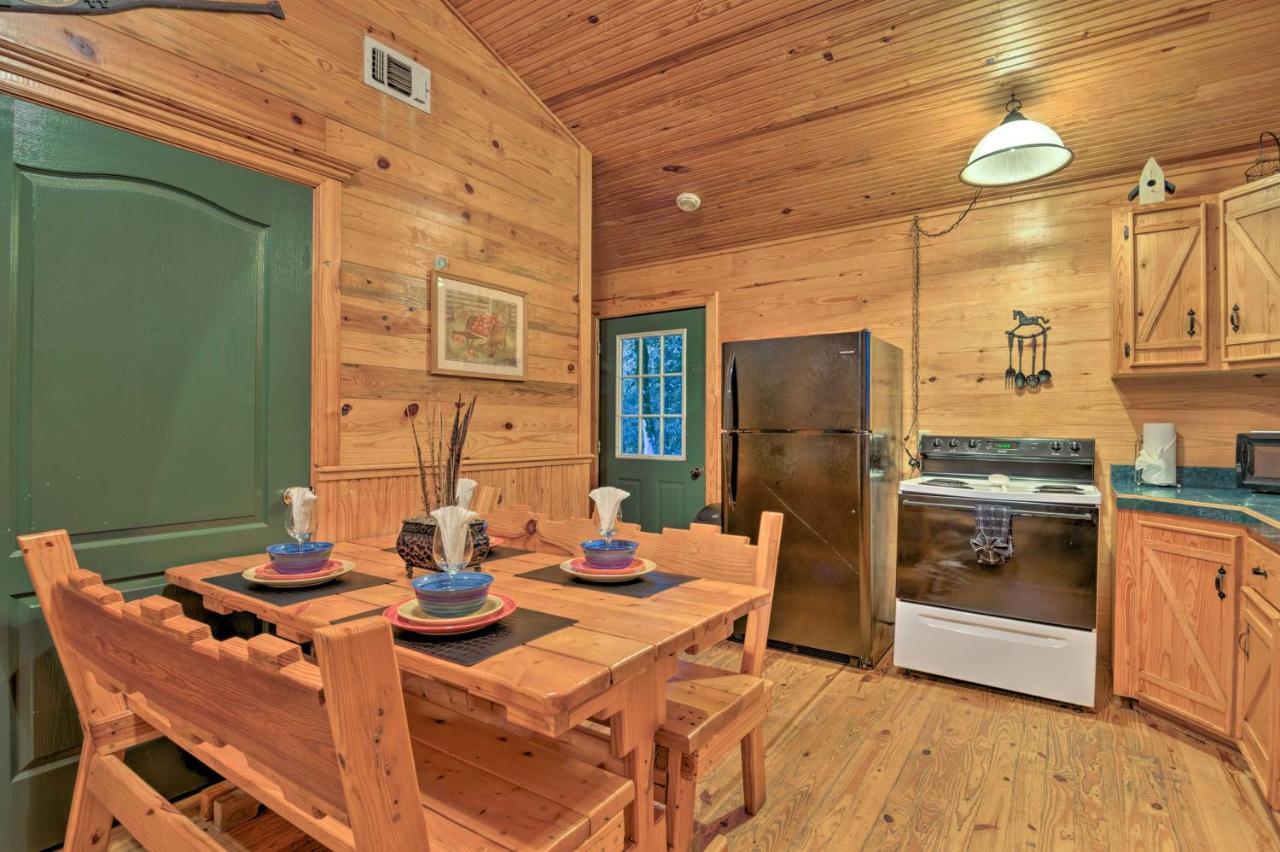 Вилла Hochatown Hideaway With Hot Tub, Grill And Fire Pit! Stephens Gap Экстерьер фото