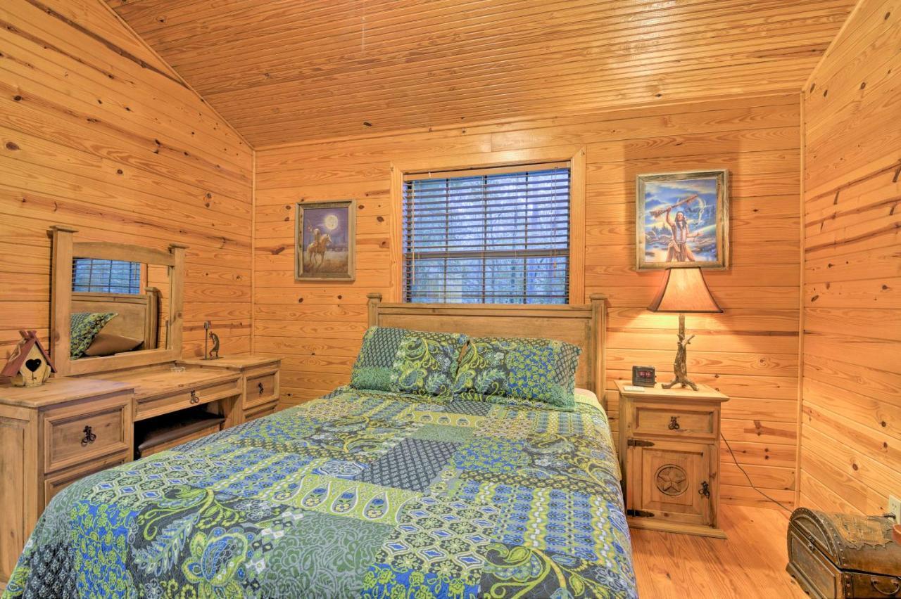 Вилла Hochatown Hideaway With Hot Tub, Grill And Fire Pit! Stephens Gap Экстерьер фото