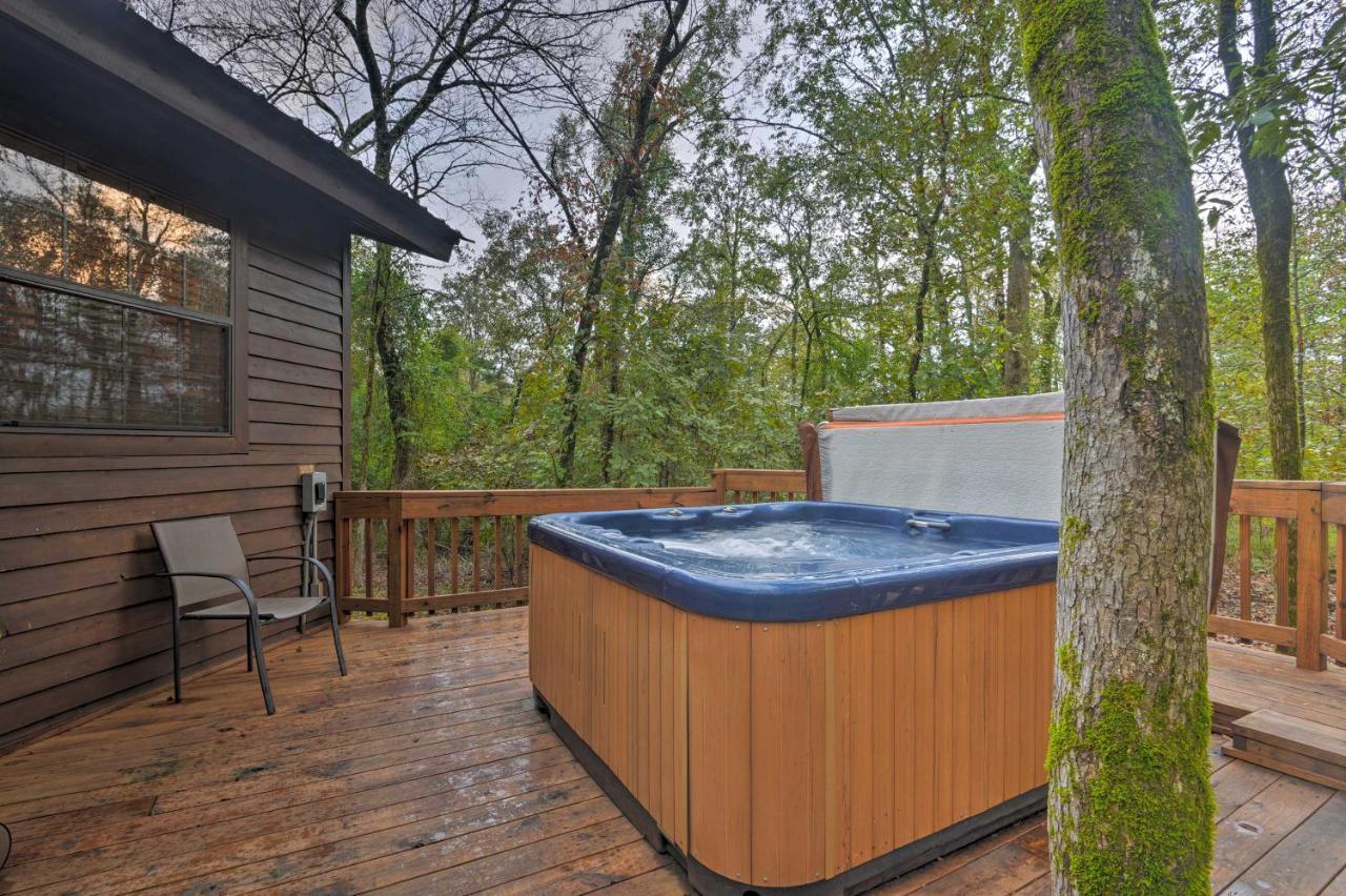 Вилла Hochatown Hideaway With Hot Tub, Grill And Fire Pit! Stephens Gap Экстерьер фото