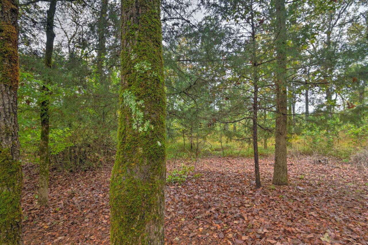 Вилла Hochatown Hideaway With Hot Tub, Grill And Fire Pit! Stephens Gap Экстерьер фото