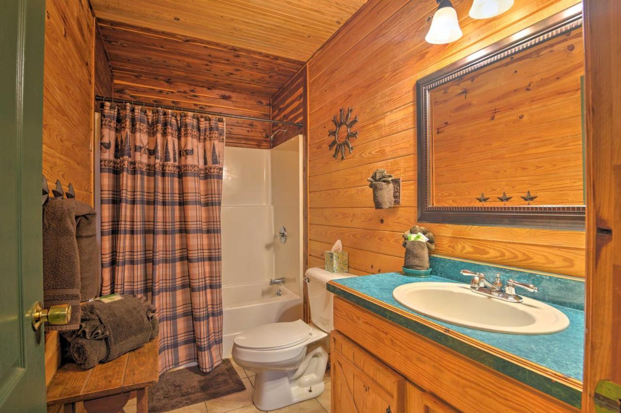 Вилла Hochatown Hideaway With Hot Tub, Grill And Fire Pit! Stephens Gap Экстерьер фото